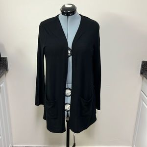 Torrid size 1 (14/16) black lounge open front cardigan w front pockets.